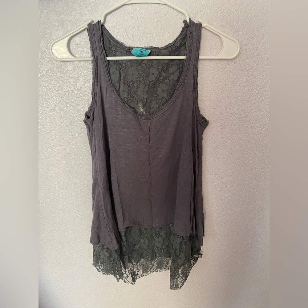 Small gray tank top with lace